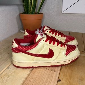 Nike Air Dunks “Valentine’s Day” (2005)